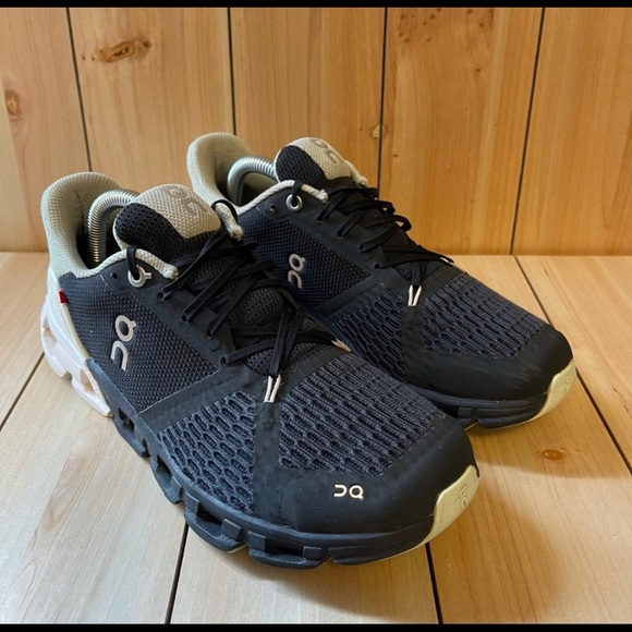 On Cloud Running Shoe - Womens Size 7 - Picture 2 of 6